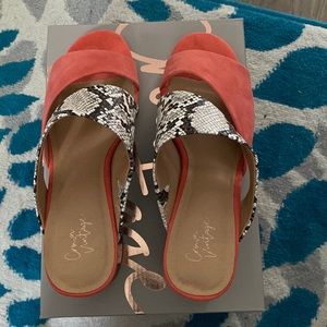 🔥Closet Blow Out 🔥.     Only worn once. Crown Vintage Women’s Sandal size 9.5m